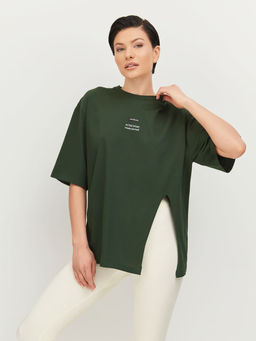 Футболка прямого силуэта с разрезом