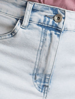 Укороченные джинсы c декоративной стиркой из эластичного плотного денима - Vilatte фото 4