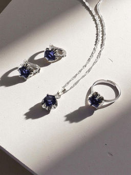 Гарнитур 3 предмета: серьги, кулон, кольцо безразмерное Эдель цветы, цвет синий в серебре, 50 см