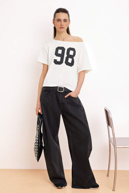 Ekru Slogan Relaxed Asimetrik Yaka Dusuk Kol K?sa Kollu Tok %100 Pamuk Orme Bluz TWOSS26BZ00517