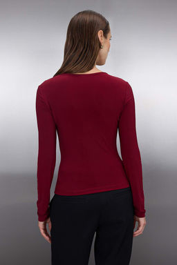 Bordo Aksesuar ve Cut Out Detayl? Vucuda Oturan Esnek Orme Bluz TWOAW26BZ00087 - Trendyolmilla фото 4