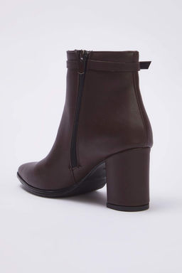 Kahverengi Toka Detayl? Sivri Burun Blok Topuklu Bilekte Kad?n Bot
TAKAW26BO00059