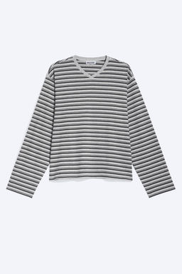 Camiseta boxy de cuello en V y manga larga