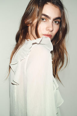 PIN TUCK AND RUFFLE BLOUSE - Zara фото 3