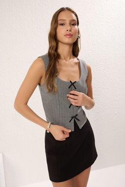 Gri Cizgili Kurdele Baglama Detayl? Vucuda Oturan Kare Yaka S?f?r Kol Orme Bluz TWOSS25BZ00147