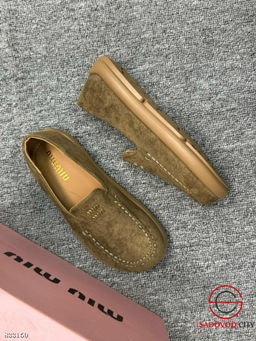 Лоферы женские весенние