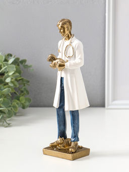 Сувенир полистоун "Мужчина-ветеринар в белом халате с щенком" 25,5 см