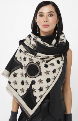 в составе ШЕРСТЬ и КАШЕМИР Большой, мягкий, теплый двусторонний палантин с принтом.