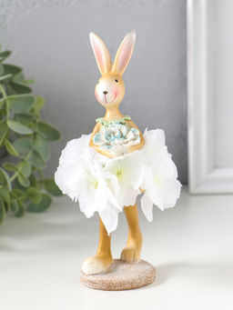 Фигурка полистоун «Зайка в цветочной юбочке, с капустой», 4.8×4.5×15.2 см