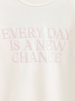 CONTE Удлиненная футболка из футера c вышивкой New chance LD 2727 off-white