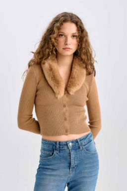 Slim Fit Dar Kesim Suni Kurklu V Yaka Dugmeli Triko H?rka