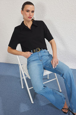 Siyah Kal?n Pamuklu Vatkal? Polo Yaka Regular/Normal Kal?p Orme T-Shirt TWOSS25TS00195