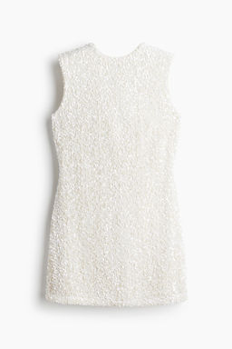 Vestido de lentejuelas con lazo decorativo