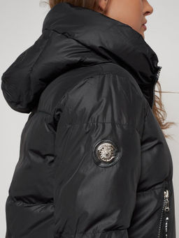 Пальто утепленное с капюшоном зимнее женское черного цвета 13816Ch - Visdeer фото 15