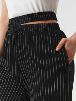 Concept club / Брюки жен. Xi черный в полоску  фото 4