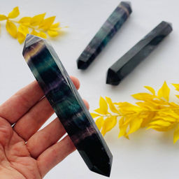 Кристалл двухконечный из Флюорита