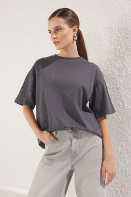 Antrasit %100 Pamuk Tas Detayl? Relaxed/Genis Rahat Kesim Bisiklet Yaka Orme T-Shirt TWOSS23TS00153