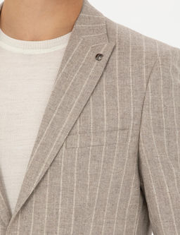 Бежевая классическая куртка приталенного кроя из шерсти и кашемира в полоску - Cacharel фото 7