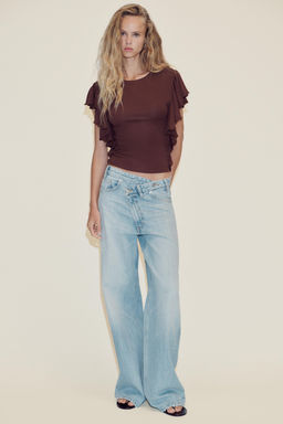 T-SHIRT WITH RUFFLE SLEEVES