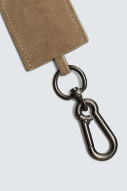 LEATHER PENDANT KEYRING LIMITED EDITION - Zara фото 5