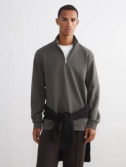 Dik Yaka Erkek Sweatshirt