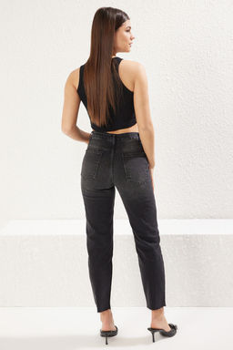 Siyah Pacas? Kesikli Normal Bel Comfort Mom Jeans TWOSS25JE00096 - Trendyolmilla фото 5