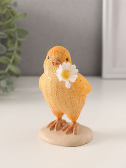 Фигурка полистоун Вязаный цыплёнок с ромашкой в клюве, 5.5?5.5?10 см