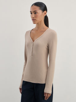 Лонгслив с V-образным вырезом в риб / Zarina  фото 4