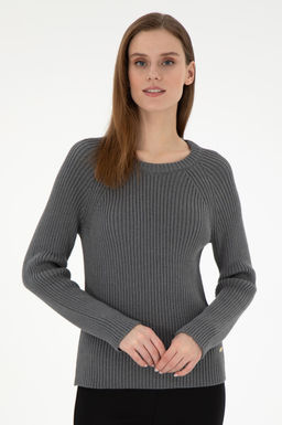 Женский серый меланжевый свитер с круглым вырезом Неожиданная скидка в корзине