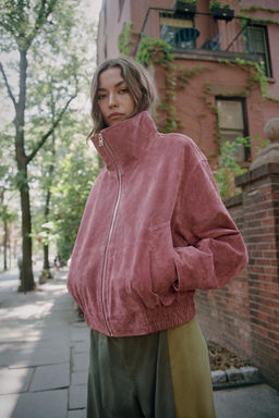 CAZADORA BOMBER 100% PIEL CUELLO SUBIDO / MARSALA - Zara фото 2