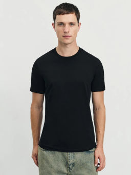 Базовая футболка slim fit / Zarina