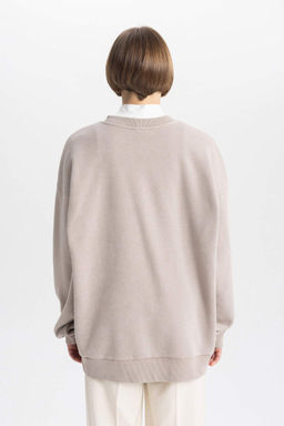 Плотный потертый свитшот с эффектом выцветания Relax Fit с круглым вырезом - Defacto фото 6