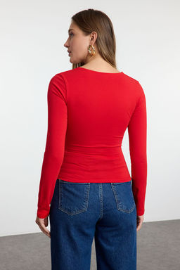 K?rm?z? Kare Yaka Buzgu/Drape Detayl? Slim/Vucuda Oturan Orme Bluz TWOAW25BZ00194