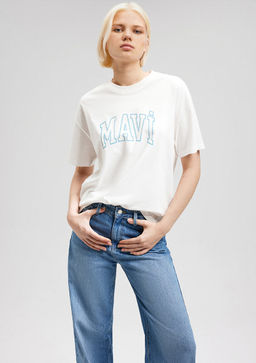 Mavi Logo Bask?l? Beyaz Tisort