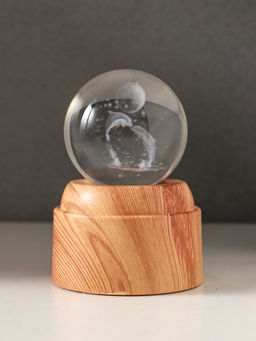 Световая фигурка стекло Шар. Голограмма: Дельфины под луной, 6?LED, d=6 см, крутится, USB, 7?7?10 см