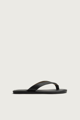 SANDALIA PIEL TIRAS / Negro