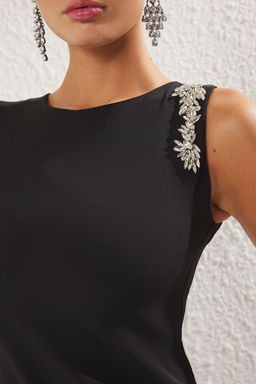 TRENDYOLMILLA Siyah Tek Kol Tas Aksesuar Detayl? S?k K?sa Elbise TPRSS25EL00166  фото 4