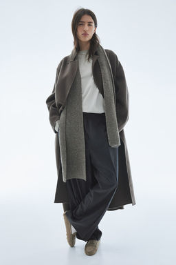 Pantalon amplio con raya