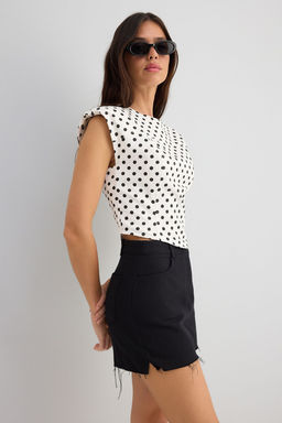Trendyolmilla Beyaz Gabardin Pamuklu Crop Fitted Puantiyeli Dokuma Bluz TWOSS25BZ00556  фото 3