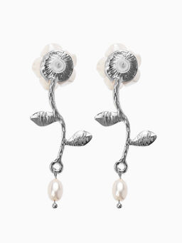 Серьги «Цветок розы», белые в серебре