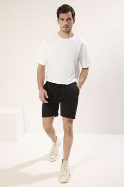 TRENDYOL MAN Haki Regular/Normal Kesim Basic Karyoka Dikisli Sort & Bermuda TMNSS25SR00021