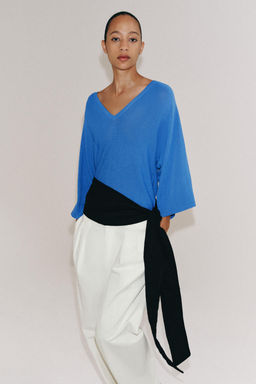 TOP PUNTO FLUIDO ESCOTE PICO / Azul?n