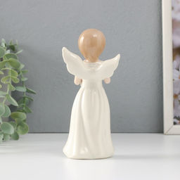 Фигурка керамика Девочка-ангел в белом платье с сердцем в руках, 6.6?5?15.7 см