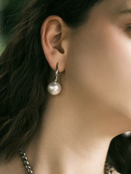 Серьги с жемчугом «Капля» полукруг, цвет белый в серебре