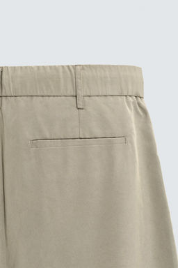 BERMUDA RELAXED FIT EFECTO LAVADO / Beige