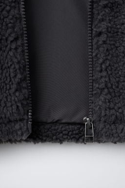 FAUX SHEARLING OVERSHIRT WITH REMOVABLE HOOD AND EMBROIDERED ZOO YORK® X ZARA DETAIL  фото 8