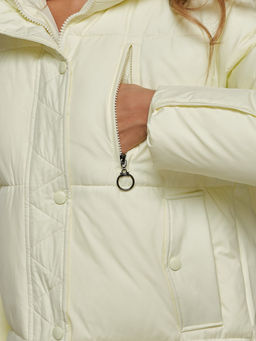 Зимняя женская куртка модная с капюшоном светло-желтого цвета 52308SJ - HULDLUCK фото 12