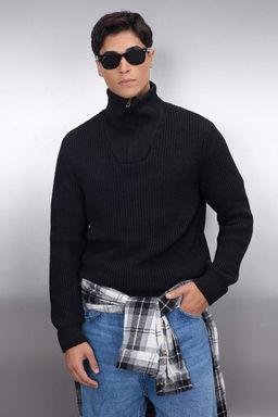 Siyah Regular Fit Yunlu Fermuarl? Bal?kc? Yaka Triko Kazak TMNAW22KZ0347