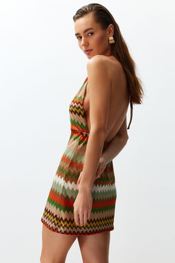 TRENDYOLMILLA Geometrik Desenli Mini Orme Cut Out/Pencere Plaj Elbisesi TBESS24EL00000
