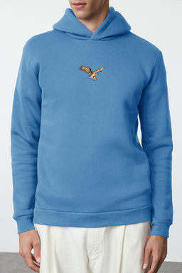 TRENDYOL MAN Mavi Regular/Normal Kesim Hayvan Nak?sl? Ici Polarl? Kapusonlu Sweatshirt TMNAW25SW00094